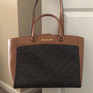 Michael Kors Hand bag. Used once. Great condition